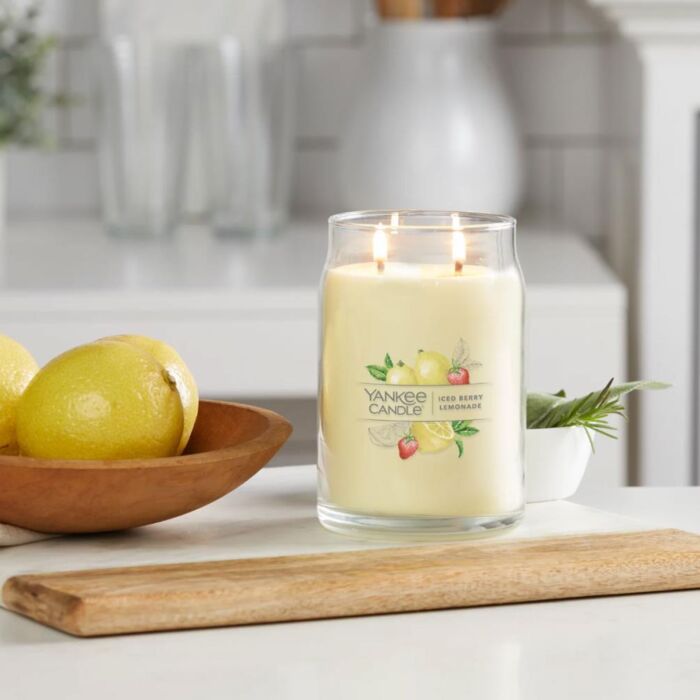 Yankee Candle Iced Berry Lemonade - Signature Large Jar